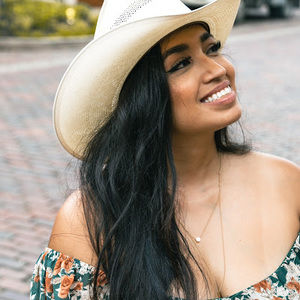 Meet your Posher, Beatriz